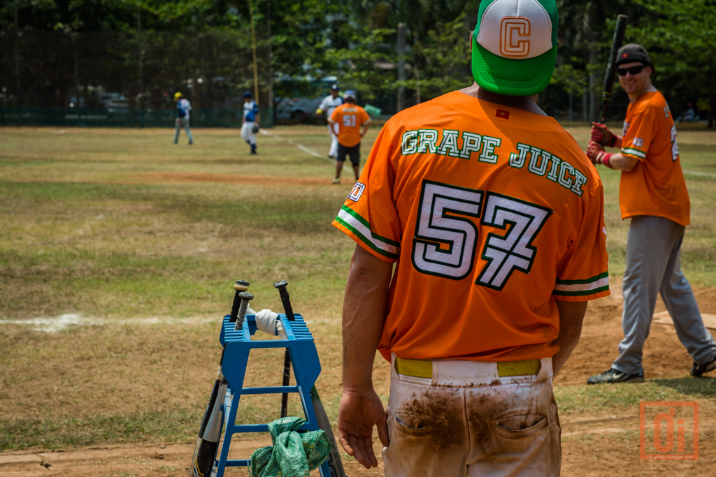 Column-Join Club-Softball--IMG_3719-APR13-Issue 2-QRM