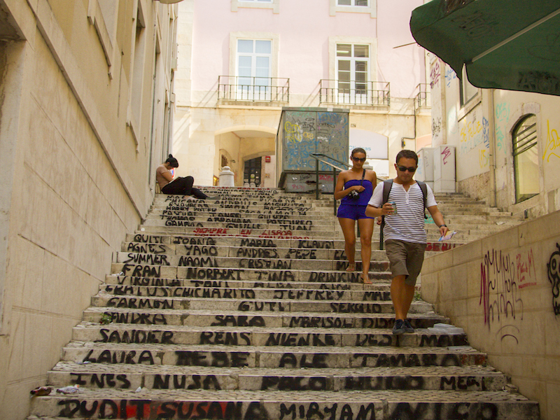 Tourists roaming around Lisbons cobblestone streets_by Nelson Carvalheiro