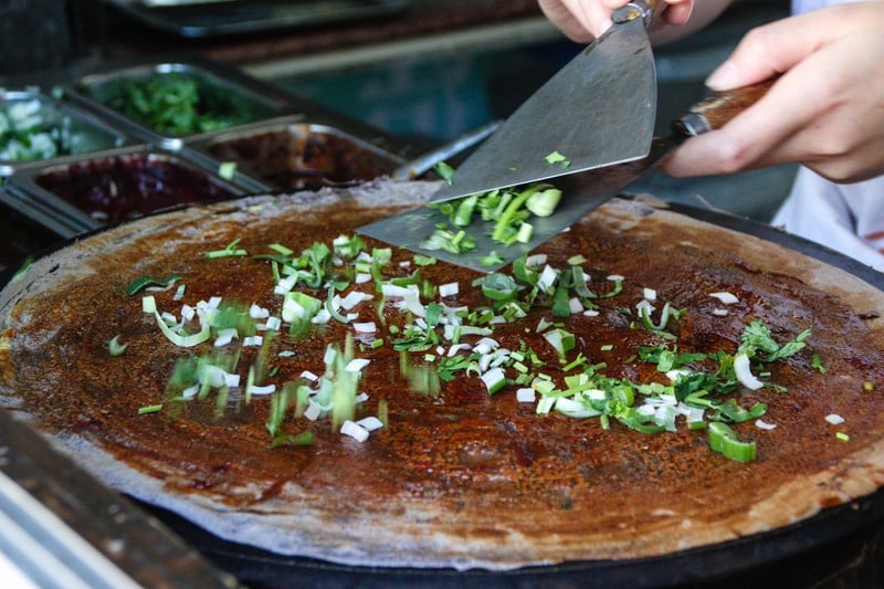 Jianbing pancake - Image by James Pham-15 (OiVietNam_3N)