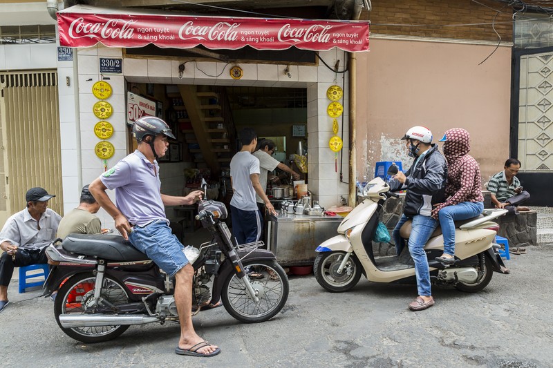 oi-magazine-march-2016-stocking-coffee-shop-NF--11 (OiVietNam-3N)