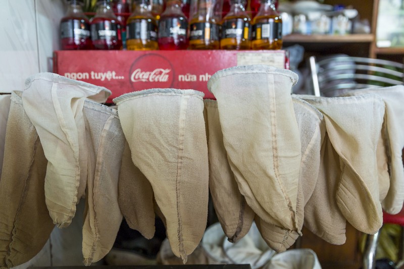 oi-magazine-march-2016-stocking-coffee-shop-NF--2 (OiVietNam-3N)